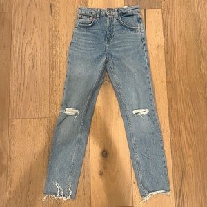 Zara Medium Wash Ripped Straight Leg Jeans size 00